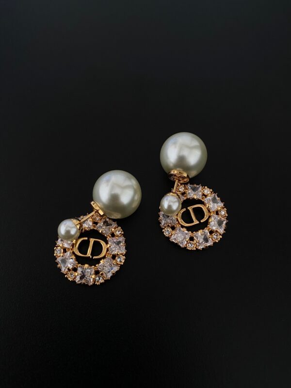 DIOR Hollow pearl earrings