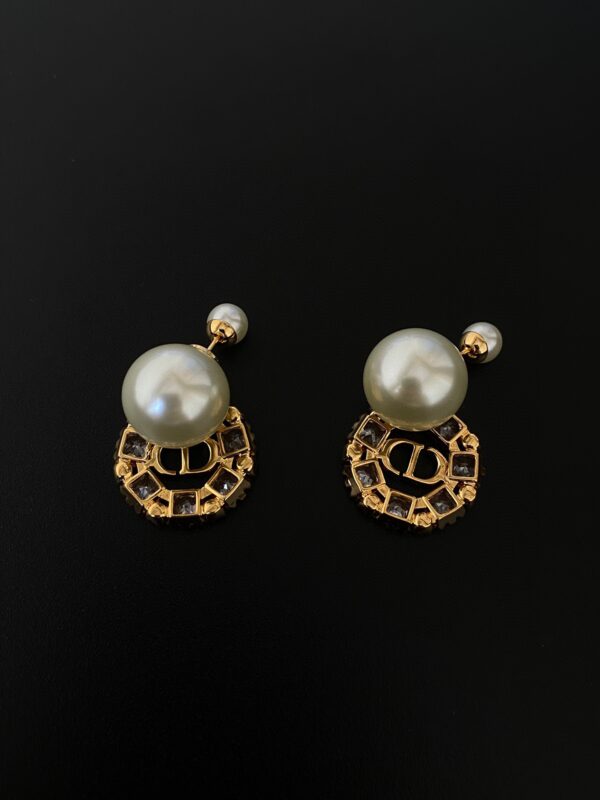 DIOR Hollow pearl earrings