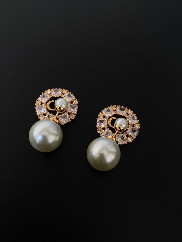 DIOR Hollow pearl earrings