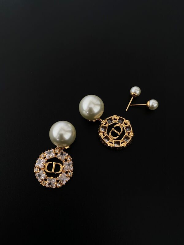DIOR Hollow pearl earrings