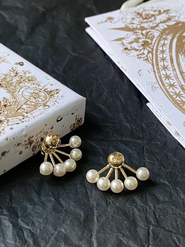 DIOR Pearl fan stud earrings
