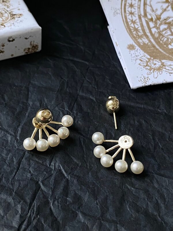 DIOR Pearl fan stud earrings