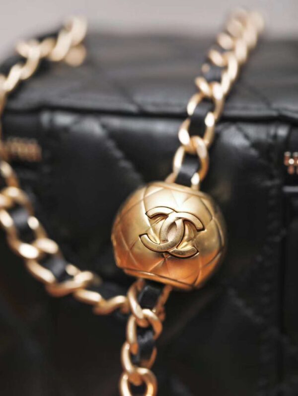 CHANEL 2024 NEW Classic golden ball red envelope