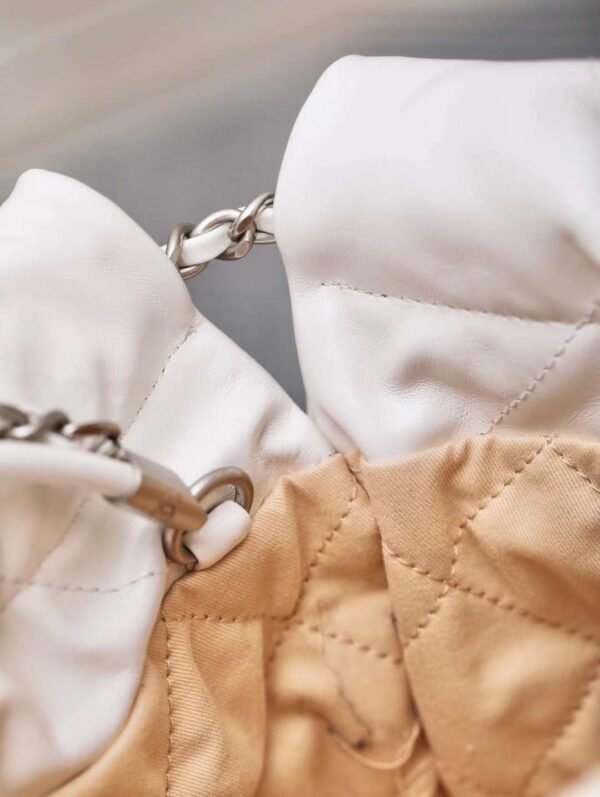 CHANEL 23SS MINI 22BAG