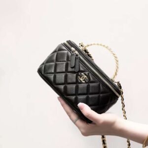 CHANEL clutch with chain