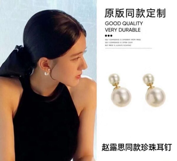 DIOR Classic pearl stud earrings