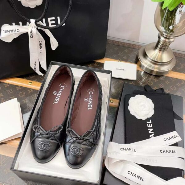 CHANEL Classic ballet flats