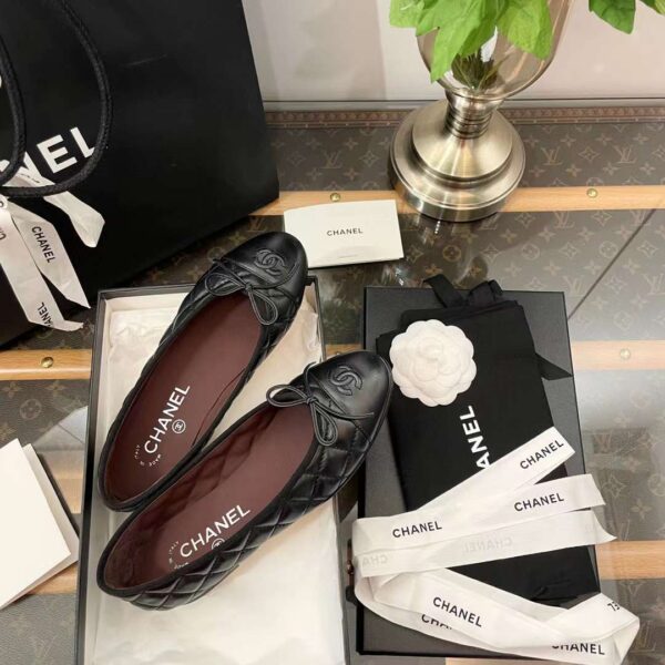 CHANEL Classic ballet flats