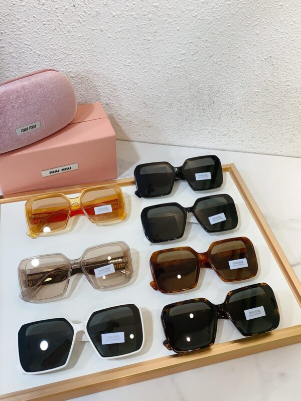 MIUMIU Runway sunglasses