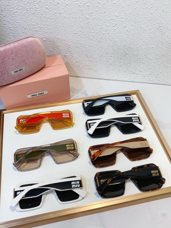MIUMIU Runway sunglasses