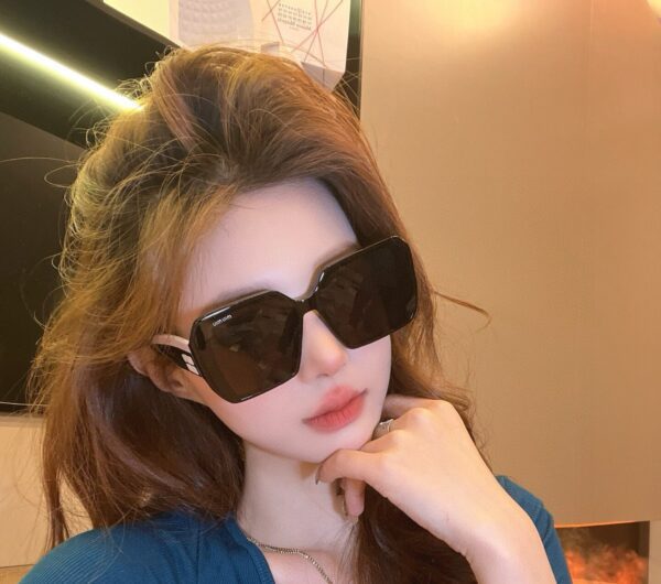 MIUMIU Runway sunglasses