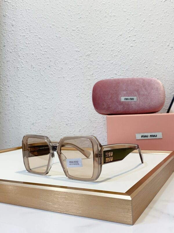 MIUMIU Runway sunglasses