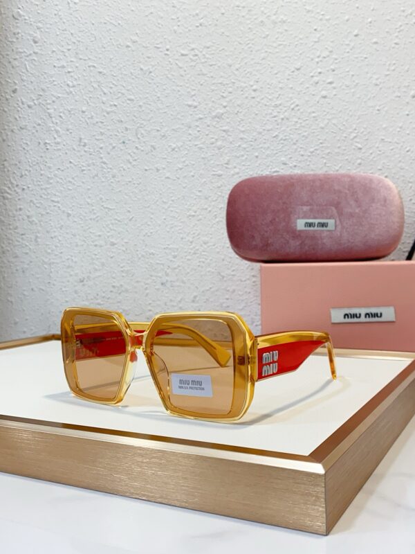 MIUMIU Runway sunglasses