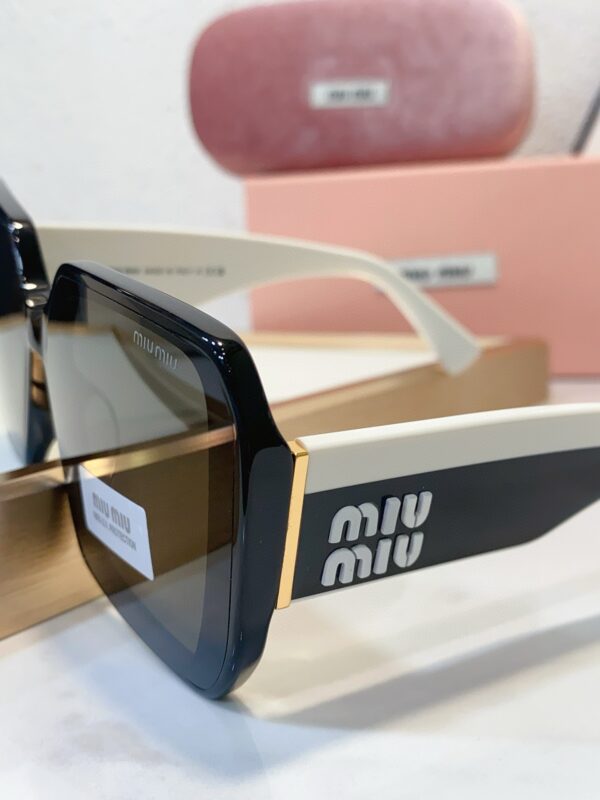 MIUMIU Runway sunglasses