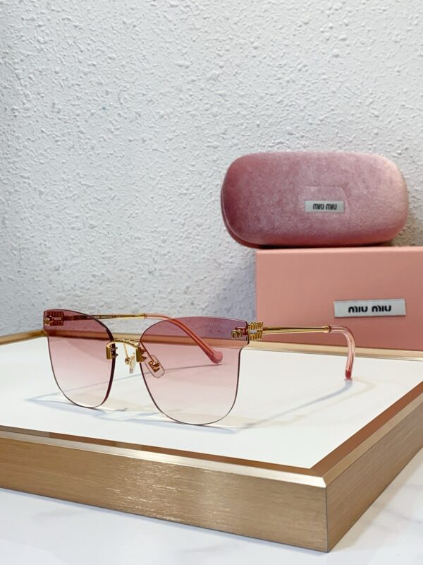 MIUMIU Runway sunglasses
