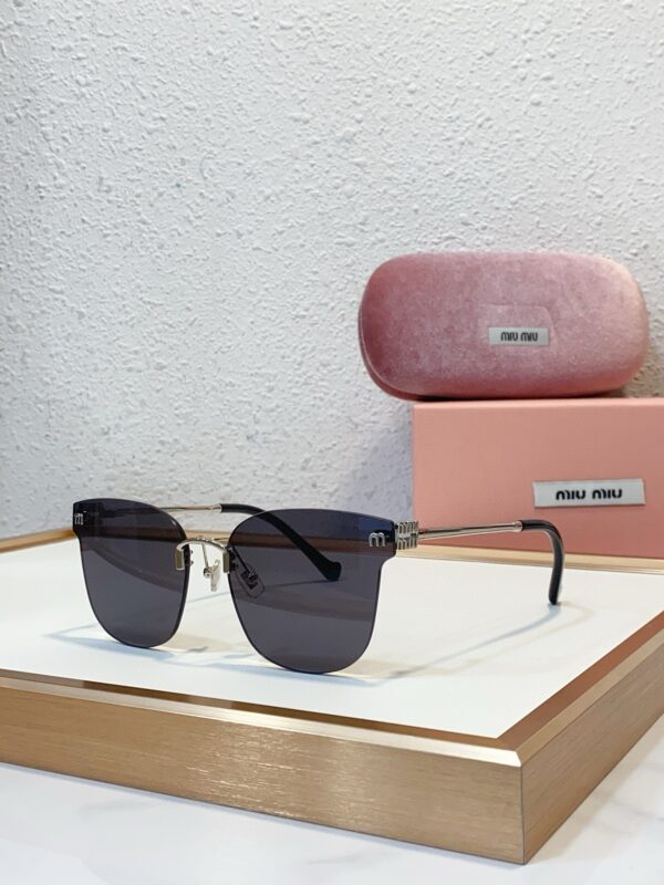 MIUMIU Runway sunglasses