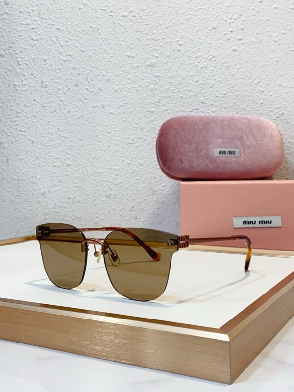 MIUMIU Runway sunglasses