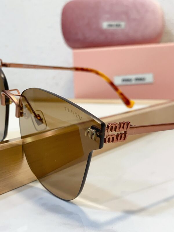 MIUMIU Runway sunglasses