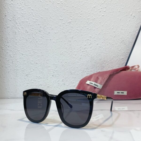 MIUMIU Runway sunglasses