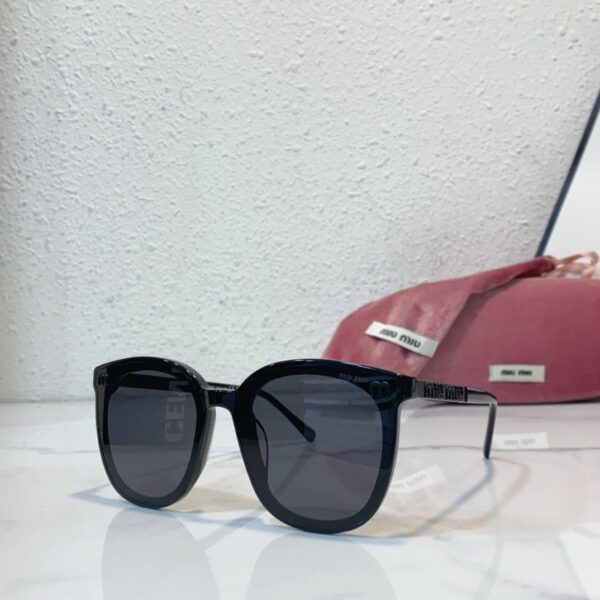 MIUMIU Runway sunglasses