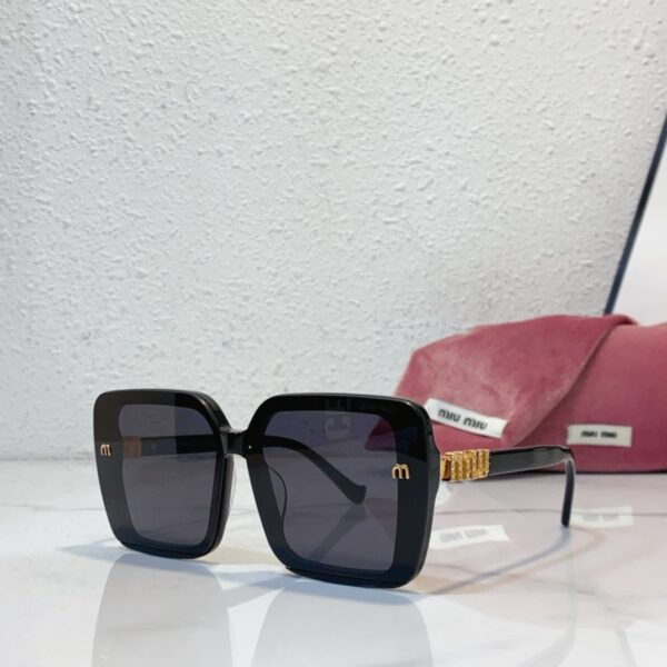 MIUMIU SQUARE SUNGLASSES