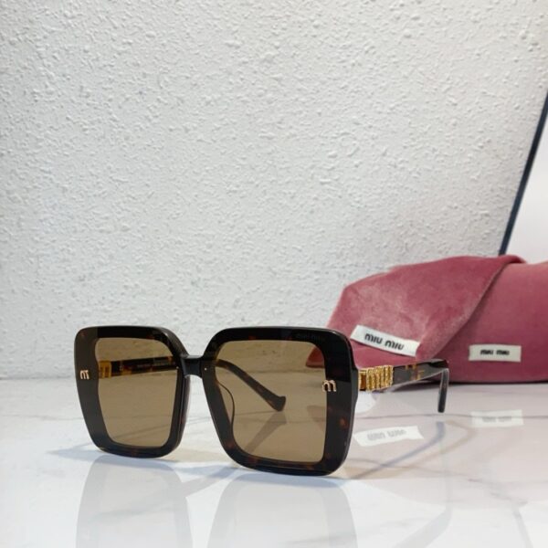 MIUMIU SQUARE SUNGLASSES