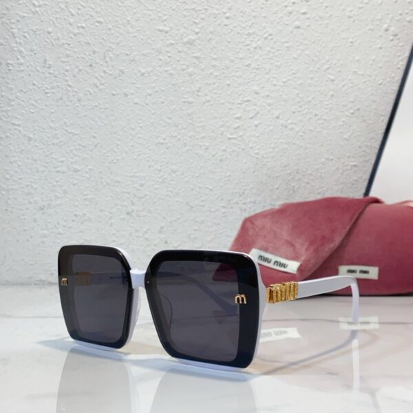 MIUMIU SQUARE SUNGLASSES