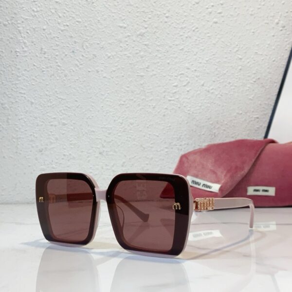 MIUMIU SQUARE SUNGLASSES