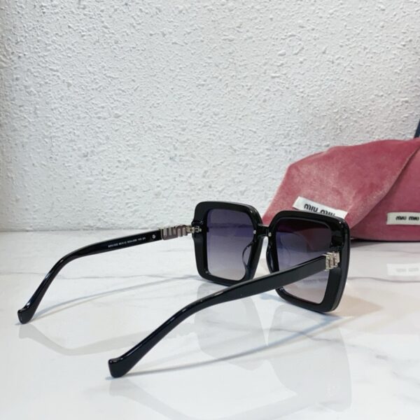 MIUMIU SQUARE SUNGLASSES