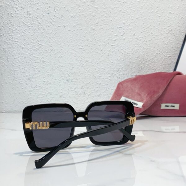 MIUMIU SQUARE SUNGLASSES