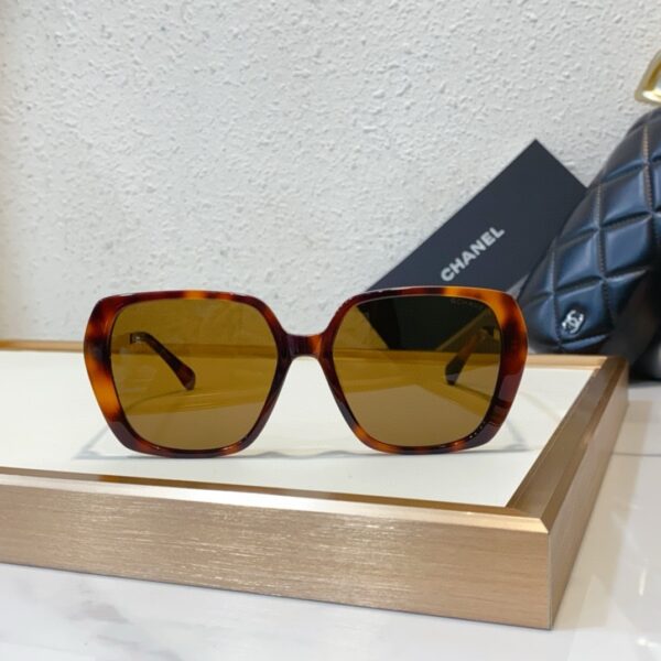 CHANEL SQUARE SUNGLASSES