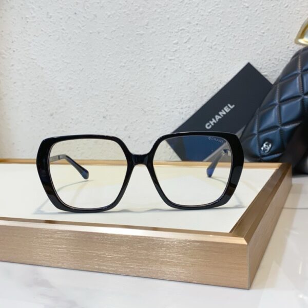 CHANEL SQUARE SUNGLASSES