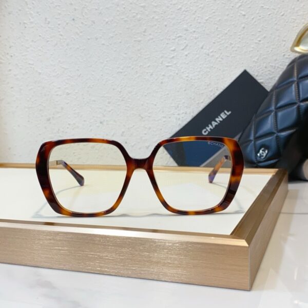 CHANEL SQUARE SUNGLASSES