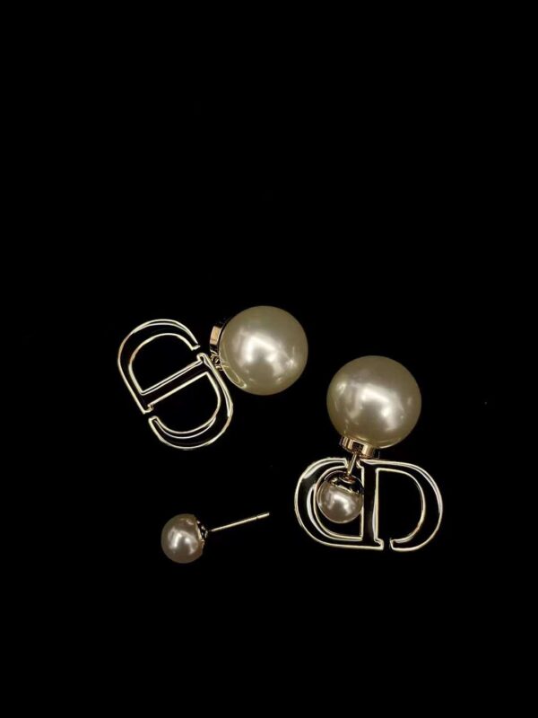 DIOR  Black  enamel pearl stud earrings