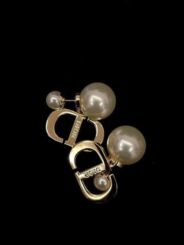 DIOR  Black  enamel pearl stud earrings