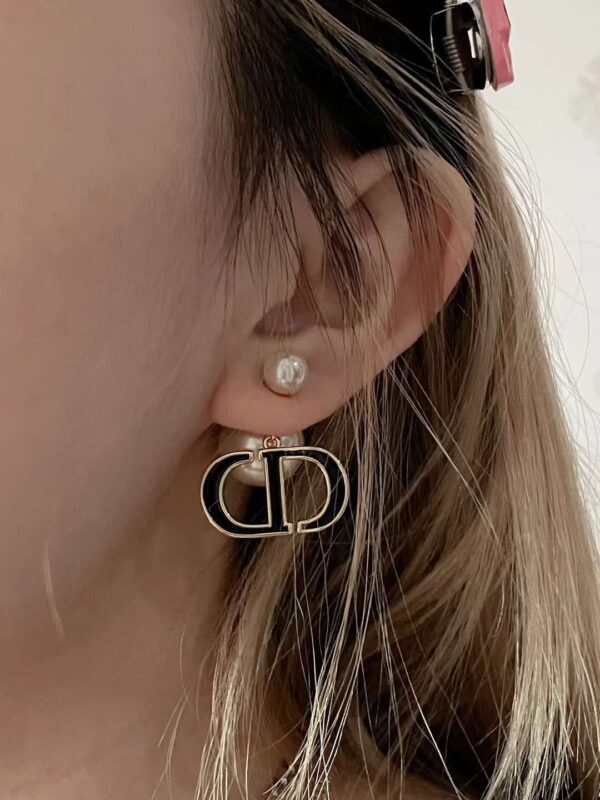 DIOR  Black  enamel pearl stud earrings