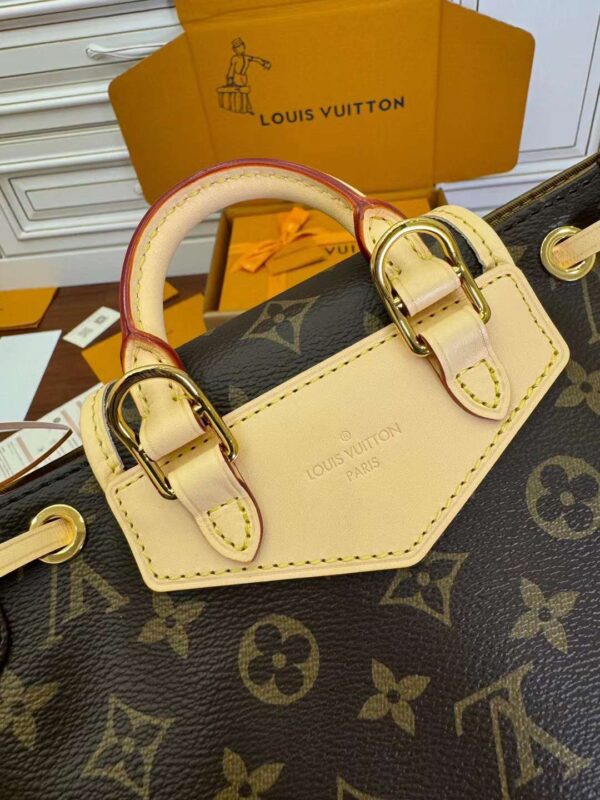 LV M46932 Excursion PM