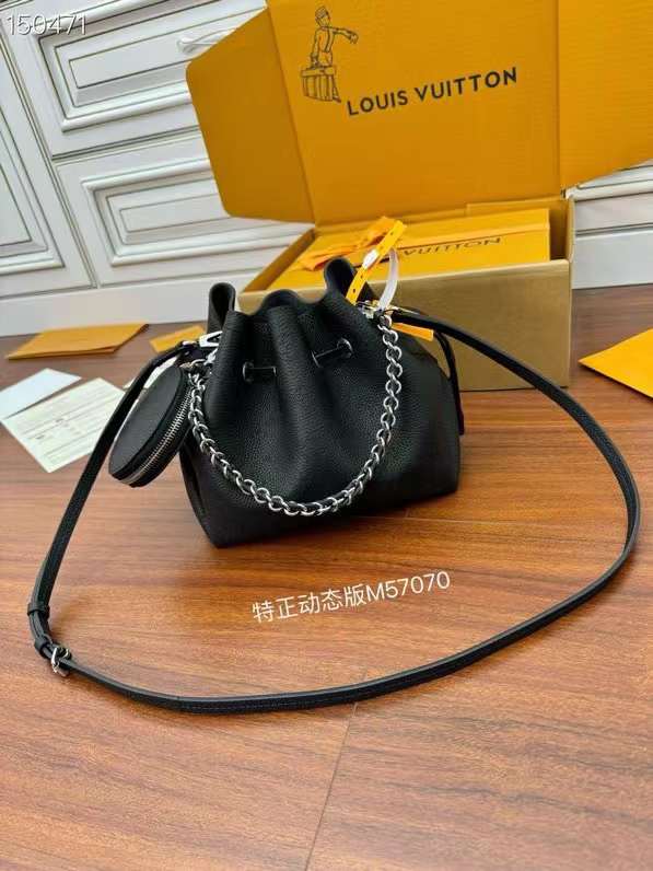LV M57070 One shoulder bucket bag