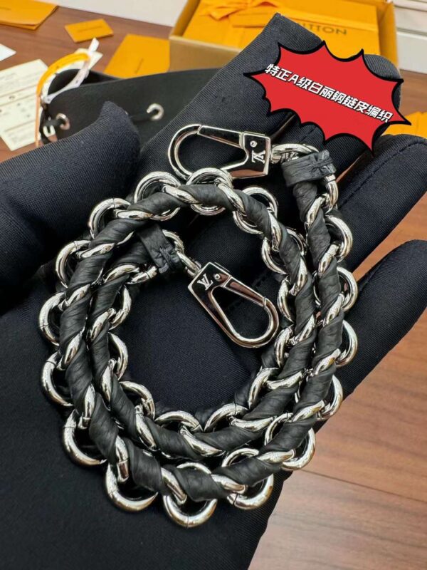 LV M57070 One shoulder bucket bag