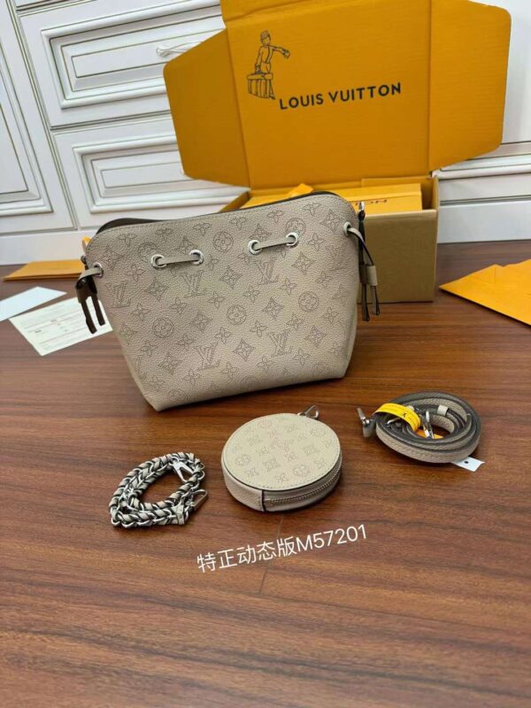 LV M57201 One shoulder bucket bag