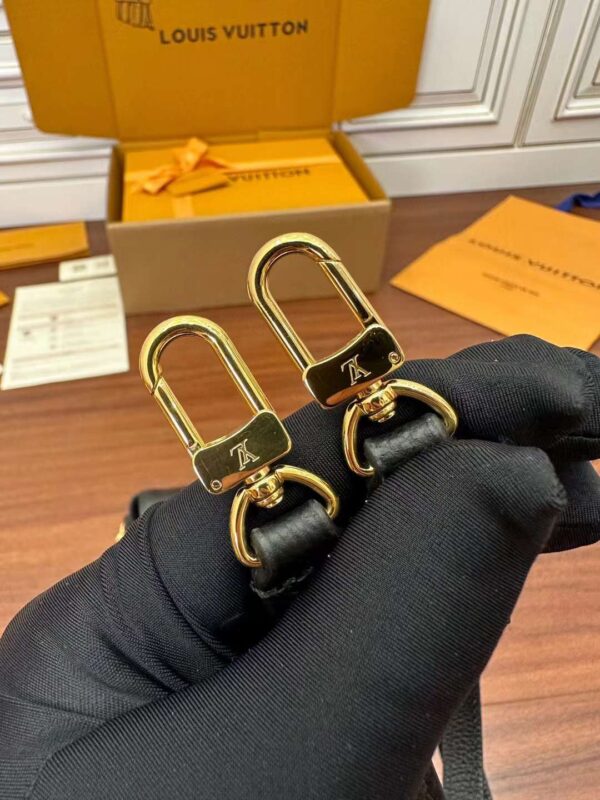 LV  M82154 Wallet on Chain Ivy