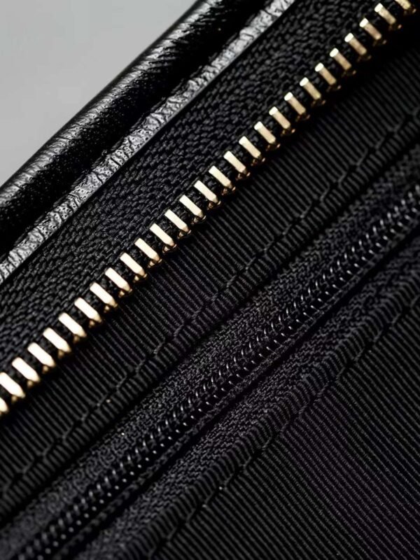 CHANEL 24A  Wandering underarm bag
