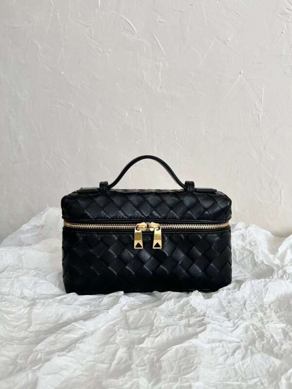 BV vanity Knit small box bags