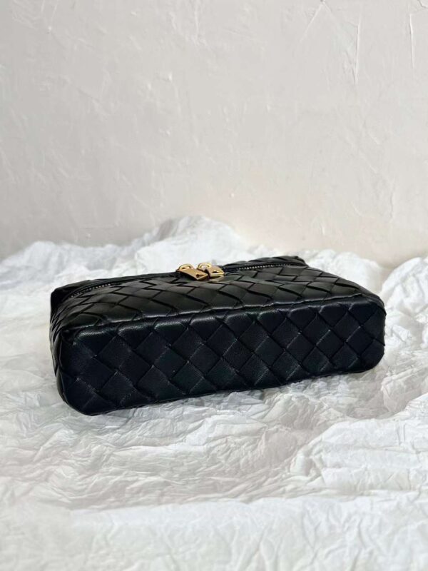 BV vanity Knit small box bags