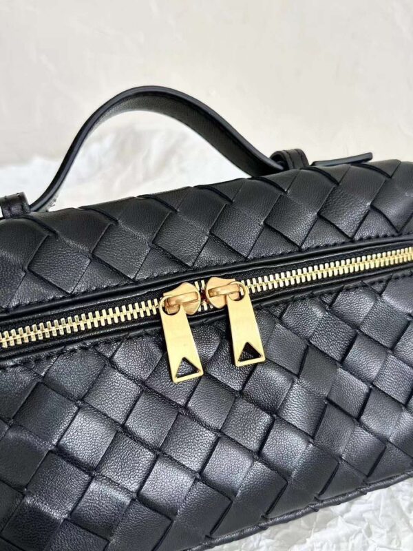 BV vanity Knit small box bags