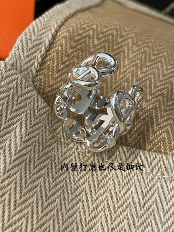 HERMES VChaine d'ancre Enchainee ring