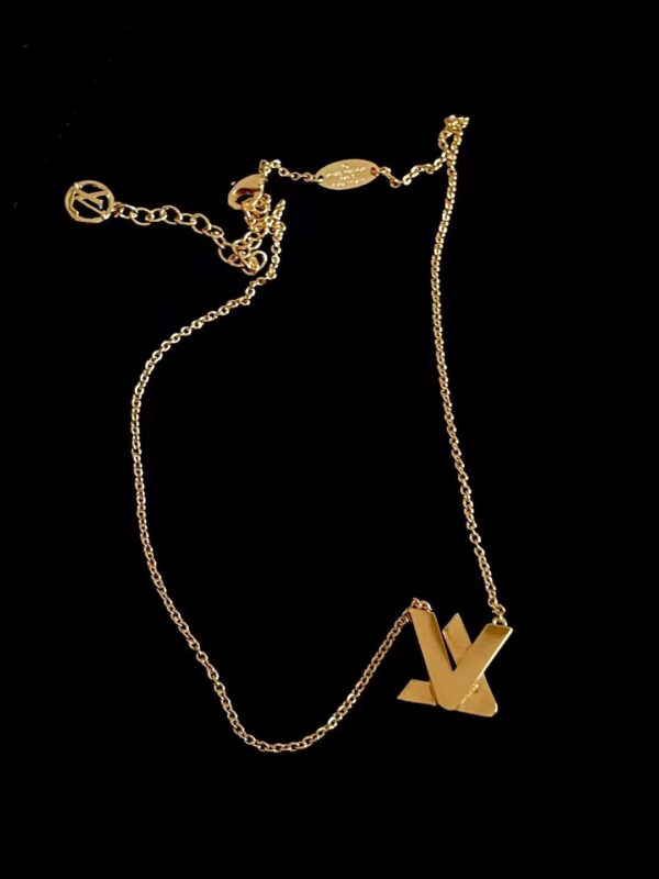 LV  CIRCLE necklace