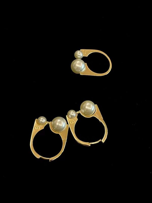 DIOR pearl earrings
