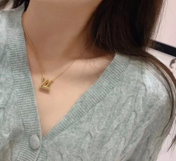 LV  CIRCLE necklace