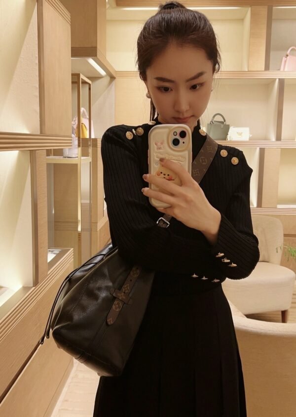 LV CARRYALL DARK MM BAG M25143